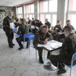 02.04.2022. Kielce. Żołnierze z 10. Świętokrzyskiej Brygady Obrony Terytorialnej oddają krew / Wiktor Taszłow / Radio Kielce