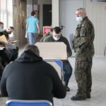 02.04.2022. Kielce. Żołnierze z 10. Świętokrzyskiej Brygady Obrony Terytorialnej oddają krew / Wiktor Taszłow / Radio Kielce