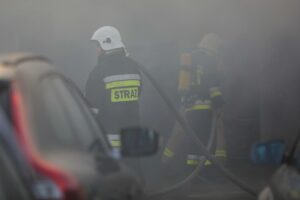 03.04.2022. Szczecno. Pożar warsztatu samochodowego. / Wiktor Taszłow / Radio Kielce