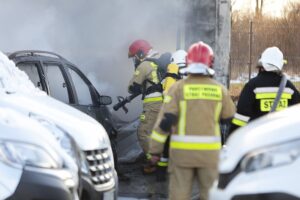 03.04.2022. Szczecno. Pożar warsztatu samochodowego / Wiktor Taszłow / Radio Kielce