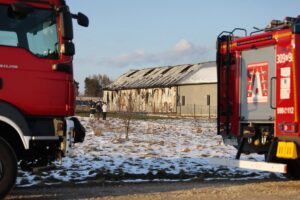 03.04.2022. Szczecno. Pożar warsztatu samochodowego / Wiktor Taszłow / Radio Kielce