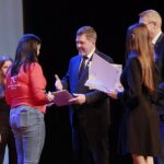 04.04.2022. Kielce. Gala na Podsumowanie Roku Sportowego 2021. Wyróżnienia wręcza Jarosław Karyś - przewodniczący Rady Miasta Kielce, Bogdan Wenta - prezydent Kielc / Wiktor Taszłow / Radio Kielce