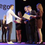 04.04.2022. Kielce. Gala na Podsumowanie Roku Sportowego 2021. Wyróżnienia wręcza Jarosław Karyś - przewodniczący Rady Miasta Kielce, Bogdan Wenta - prezydent Kielc / Wiktor Taszłow / Radio Kielce