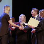 04.04.2022. Kielce. Gala na Podsumowanie Roku Sportowego 2021. Wyróżnienia wręcza Anna Kibort - wiceprzewodnicząca rady miasta, Marcin Chłodnicki - wiceprezydent Kielc / Wiktor Taszłow / Radio Kielce