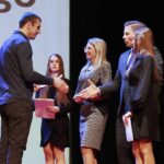 04.04.2022. Kielce. Gala na Podsumowanie Roku Sportowego 2021. Wyróżnienia wręcza  Joanna Winiarska - wiceprzewodnicząca Rady Miasta Kielce, Marcin Chłodnicki - wiceprezydent Kielc / Wiktor Taszłow / Radio Kielce