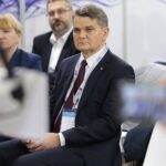 06.04.2022. Kielce. Targi Kielce. Podpisanie umowy dotyczącej powstania Klastra Metrologicznego. Na zdjęciu (w środku): prof. Jacek Semaniak - prezes Głównego Urzędu Miar / Wiktor Taszłow / Radio Kielce