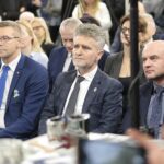 06.04.2022. Kielce. Targi Kielce. Podpisanie umowy dotyczącej powstania Klastra Metrologicznego. Na zdjęciu (od lewej): Bogdan Wenta - prezydent Kielc, Krzysztof Słoń - senator, Rafał Nowak - wicewojewoda świętokrzyski / Wiktor Taszłow / Radio Kielce