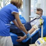 08.04.2022. Kielce. Akcja oddawania krwi "Dzielmy się zdrowiem i życiem". Na zdjęciu: Bogdan Wenta - prezydent Kielc / Wiktor Taszłow / Radio Kielce