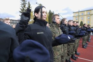 08.04.2022. Kielce. Ślubowanie klas mundurowych w Zespole Szkół Mechanicznych / Wiktor Taszłow / Radio Kielce