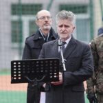 08.04.2022. Kielce. Ślubowanie klas mundurowych w Zespole Szkół Mechanicznych. Na zdjęciu: senator Krzysztof Słoń / Wiktor Taszłow / Radio Kielce