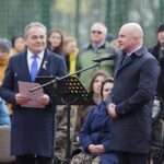 08.04.2022. Kielce. Ślubowanie klas mundurowych w Zespole Szkół Mechanicznych. Na zdjęciu (od lewej): Dariusz Wójcik - dyrektor Zespołu Szkół Mechanicznych, Rafał Nowak - wicewojewoda świętokrzyski / Wiktor Taszłow / Radio Kielce