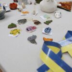 08.04.2022. Kielce. Galeria Korona. Kiermasz kieleckiego "Plastyka" z którego dochód pomoże mieszkańcom Ukrainy / Wiktor Taszłow / Radio Kielce