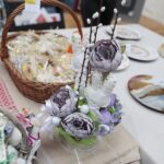 08.04.2022. Kielce. Galeria Korona. Kiermasz kieleckiego "Plastyka" z którego dochód pomoże mieszkańcom Ukrainy / Wiktor Taszłow / Radio Kielce