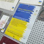 08.04.2022. Kielce. Galeria Korona. Kiermasz kieleckiego "Plastyka" z którego dochód pomoże mieszkańcom Ukrainy / Wiktor Taszłow / Radio Kielce