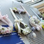 08.04.2022. Kielce. Galeria Korona. Kiermasz kieleckiego "Plastyka" z którego dochód pomoże mieszkańcom Ukrainy / Wiktor Taszłow / Radio Kielce