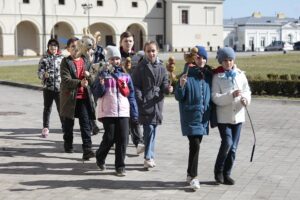 12.04.2022. Kielce. Świąteczny happening Teatru Lalki i Aktora "Kubuś" / Wiktor Taszłow / Radio Kielce