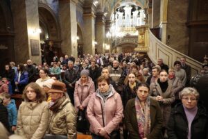 15.04.2022. Kielce. Liturgia Wielkopiątkowa / Wiktor Taszłow / Radio Kielce