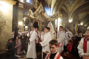 15.04.2022. Kielce. Liturgia Wielkopiątkowa / Wiktor Taszłow / Radio Kielce