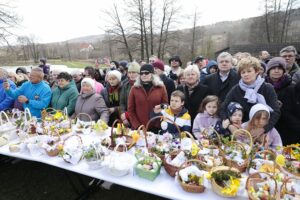 16.04.2022. Ciekoty. Poświęcenie pokarmów na Żeromszczyźnie / Wiktor Taszłow / Radio Kielce