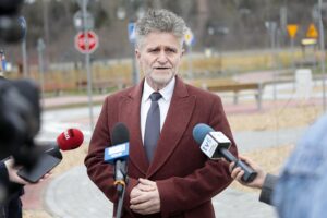 19.04.2022. Zagnańsk. Otwarcie miasteczka ruchu drogowego. Na zdjęciu: Krzysztof Słoń - senator / Wiktor Taszłow / Radio Kielce