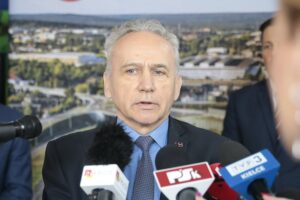 25.04.2022. Kielce. Projekt „Akademickie Kielce”. Przemawia profesor Zbigniew Koruba - rektor Politechniki Świętokrzyskiej / Wiktor Taszłow / Radio Kielce