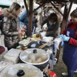 10.04.2022 Kielce. Kiermasz wielkanocny przed Dworkiem Laszczyków / Jarosław Kubalski / Radio Kielce