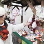 10.04.2022 Kielce. Kiermasz wielkanocny przed Dworkiem Laszczyków / Jarosław Kubalski / Radio Kielce