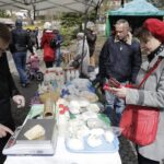 10.04.2022 Kielce. Kiermasz wielkanocny przed Dworkiem Laszczyków / Jarosław Kubalski / Radio Kielce