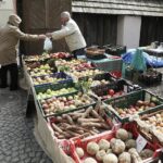 10.04.2022 Kielce. Kiermasz wielkanocny przed Dworkiem Laszczyków / Jarosław Kubalski / Radio Kielce