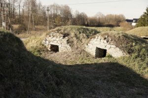 12.04.202 Pierzchnica. Góra Piwniczna. Zespół zabytkowych piwnic / Jarosław Kubalski / Radio Kielce