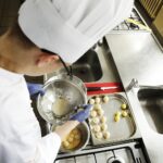 05.04.2022 Kielce. Zespół Szkół Przemysłu Spożywczego. Konkurs kulinarny dla uczniów / Jarosław Kubalski / Radio Kielce