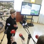 05.04.2022 Kielce. UM. Wiceprezydent Agata Wojda podczas konferencji prasowej dotyczącej ugody z firmą ENERIS / Jarosław Kubalski / Radio Kielce