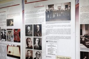 06.04.2022 Kielce. ŚUW. Wystawa "Od Moraczewskiego do Morawieckiego. Premierzy Rzeczypospolitej Niepodległej 1918 – 2018” / Jarosław Kubalski / Radio Kielce