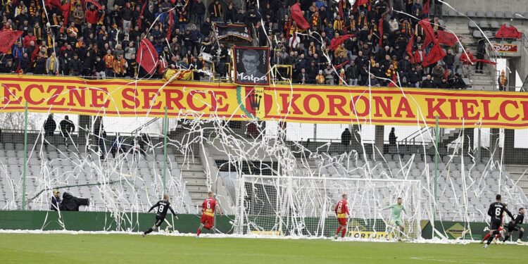 09.04.2022 Kielce. Piłka nożna I Liga. Mecz Korona Kielce - Zagłębie Sosnowiec / Jarosław Kubalski / Radio Kielce