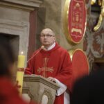 09.04.2022 Kielce. Katedra. Msza intencji ofiar katastrofy smoleńskiej. Ksiądz Jacek Malewski / Jarosław Kubalski / Radio Kielce