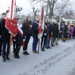 10.04.2022 Chmielnik. Uroczystości w rocznicę katastrofy smoleńskiej. Złożenie kwiatów pod Murem Polskich Patriotów / Jarosław Kubalski / Radio Kielce