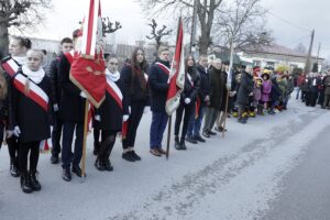 10.04.2022 Chmielnik. Uroczystości w rocznicę katastrofy smoleńskiej. Złożenie kwiatów pod Murem Polskich Patriotów / Jarosław Kubalski / Radio Kielce