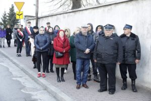 10.04.2022 Chmielnik. Uroczystości w rocznicę katastrofy smoleńskiej. Złożenie kwiatów pod Murem Polskich Patriotów / Jarosław Kubalski / Radio Kielce