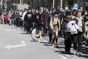 13.04.2022 Kielce. Marsz Katyński / Jarosław Kubalski / Radio Kielce