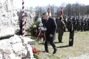 13.04.2022 Kielce. Marsz Katyński. Na zdjęciu senator Krzysztof Słoń / Jarosław Kubalski / Radio Kielce