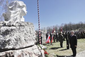 13.04.2022 Kielce. Marsz Katyński. Na zdjęciu senator Krzysztof Słoń / Jarosław Kubalski / Radio Kielce