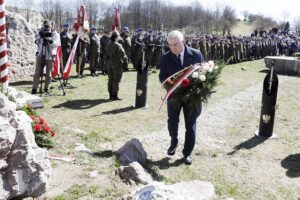 13.04.2022 Kielce. Marsz Katyński. Na zdjęciu marszałek Andrzej Betkowski / Jarosław Kubalski / Radio Kielce