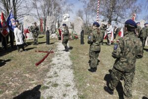 13.04.2022 Kielce. Marsz Katyński / Jarosław Kubalski / Radio Kielce