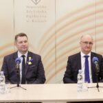 01.04.2022 Kielce. Wizyta ministra edukacji i nauki Przemysława Czarnka. Na zdjęciu od lewej: minister Przemysław Czarnek i wiceminister  spraw zagranicznych Piotr Wawrzyk / Jarosław Kubalski / Radio Kielce
