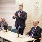 01.04.2022 Kielce. Wizyta ministra edukacji i nauki Przemysława Czarnka. Na zdjęciu od lewej: Mariusz Goraj, minister Przemysław Czarnek i wiceminister  spraw zagranicznych Piotr Wawrzyk / Jarosław Kubalski / Radio Kielce