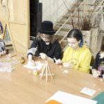 05.04.2022 Kielce. Zespół Państwowych Szkół Plastycznych. Uczniowie przygotowują prace na kiermasz charytatywny / Jarosław Kubalski / Radio Kielce