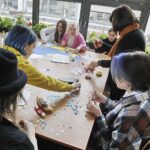 05.04.2022 Kielce. Zespół Państwowych Szkół Plastycznych. Uczniowie przygotowują prace na kiermasz charytatywny / Jarosław Kubalski / Radio Kielce