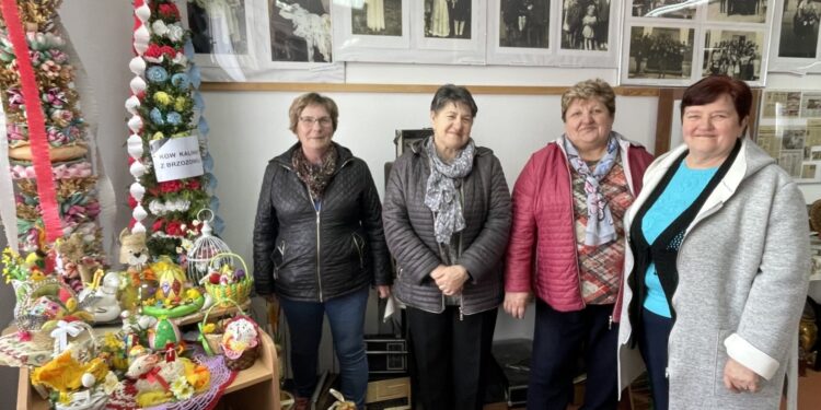 16.04.2022. KGW Kalinki. Na zdjęciu (od lewej): Maria Krzeszowska, Teresa Chuchała, Alicja Mazur, Barbara Sołtyka - przewodnicząca koła / Emilia Sitarska / Radio Kielce