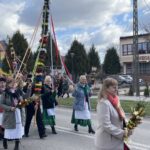 10.04.2022. Kunów. Barwny korowód z palmami wielkanocnymi / Marta Gajda-Kruk / Radio Kielce