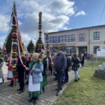 10.04.2022. Kunów. Barwny korowód z palmami wielkanocnymi / Marta Gajda-Kruk / Radio Kielce